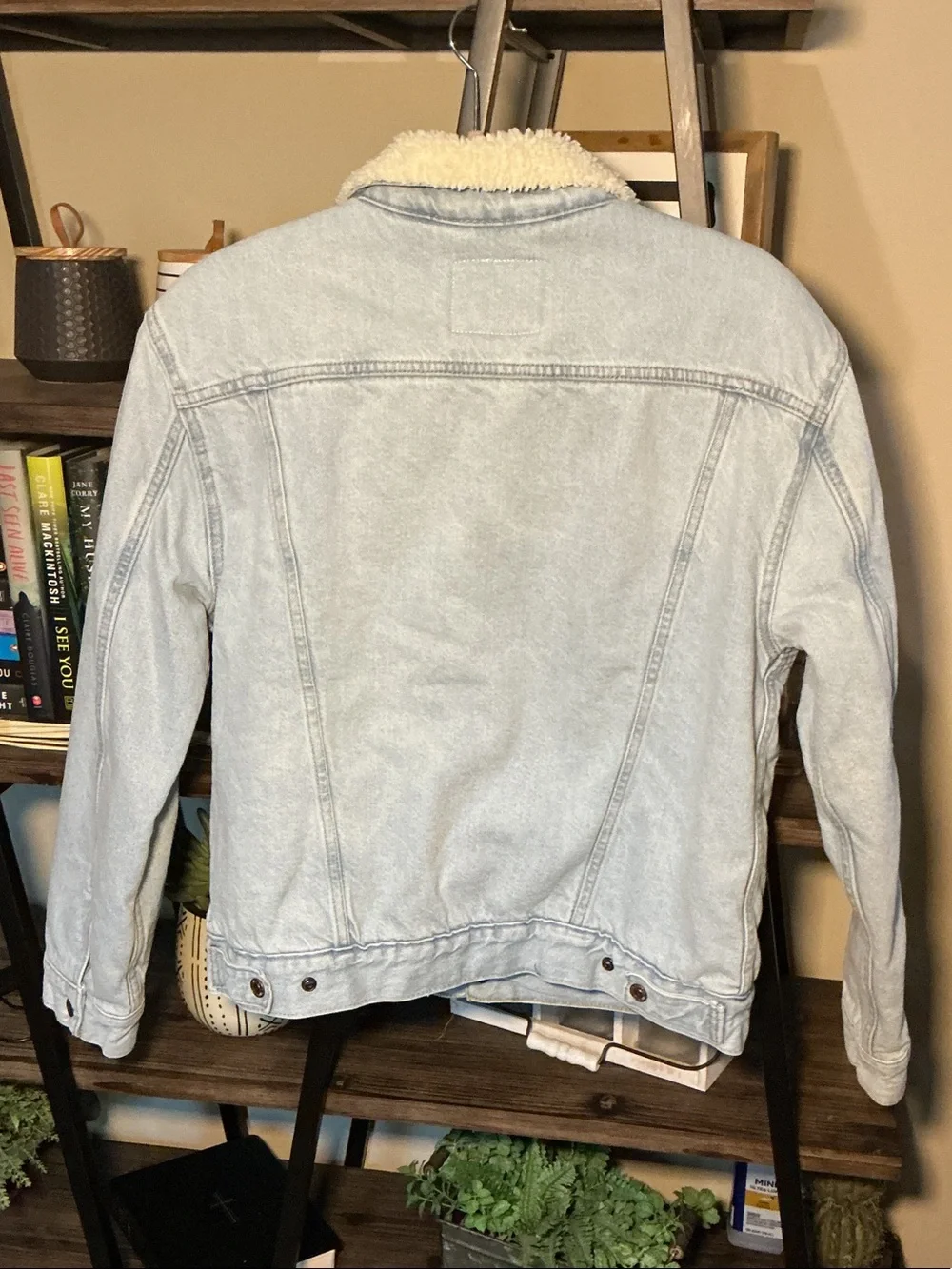 Levi's Light Blue Denim Jacket with Sherpa Lining Size M